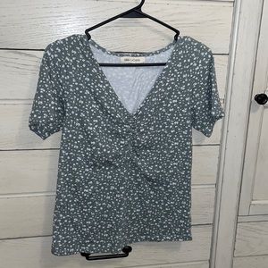 Cute floral top!